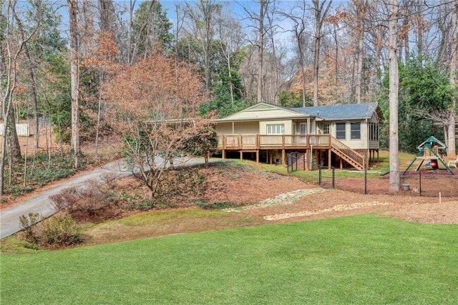 Photo - 155 Worth Dr NW