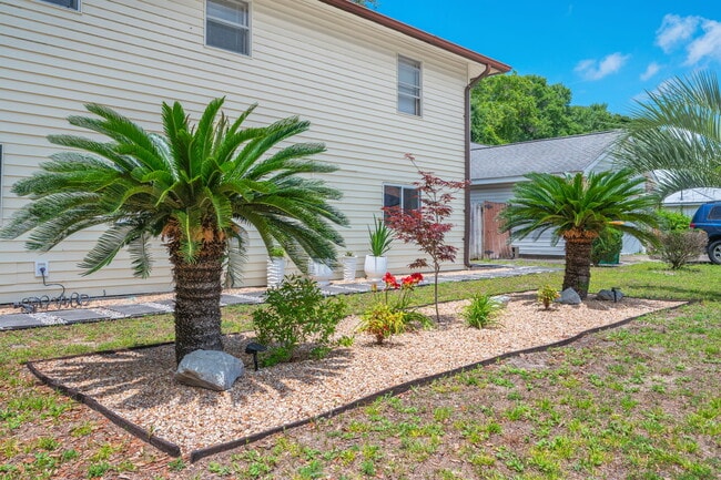 Building Photo - 1002 High Grove Ct