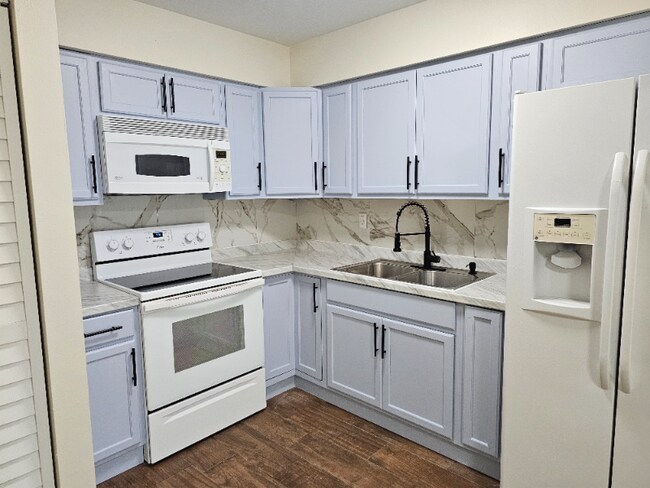 Photo - 3950 SE 17th Ct Unidad C