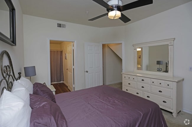 2BR,2BA - 1038SF - BEDROOM