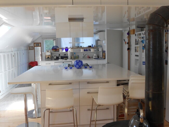 Photo - 56 Hobson St