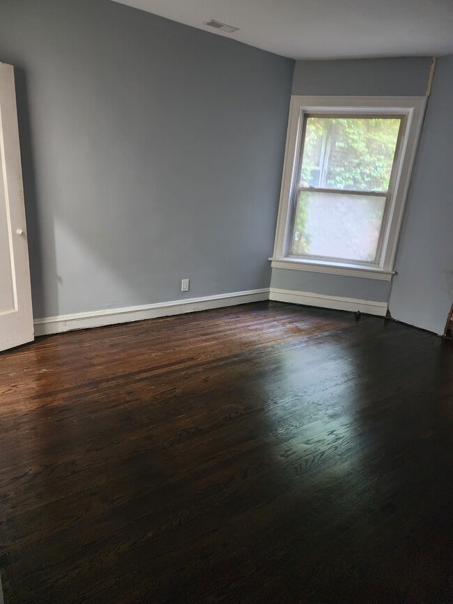 Photo - 7731 S Yates Blvd Unit 3