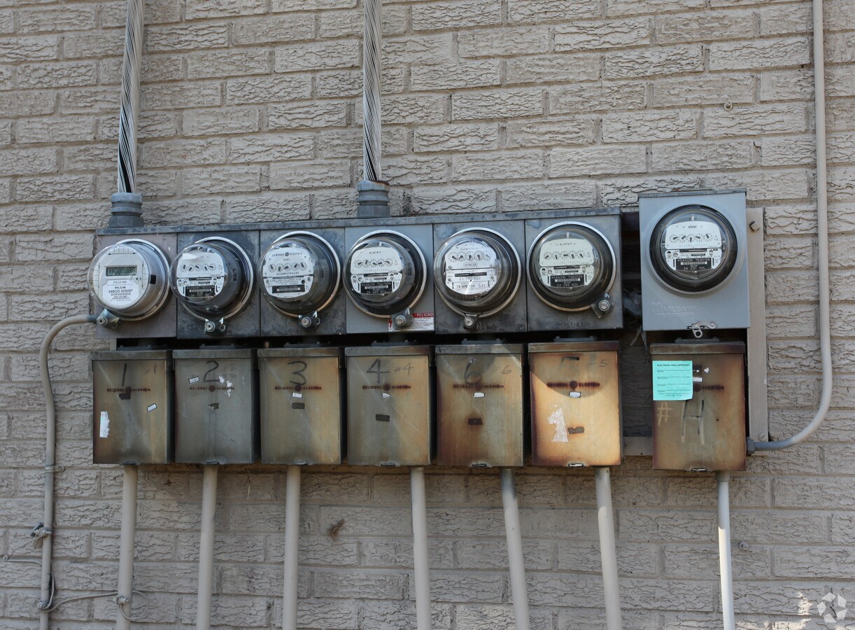 Photo - 2895 Broad Ave