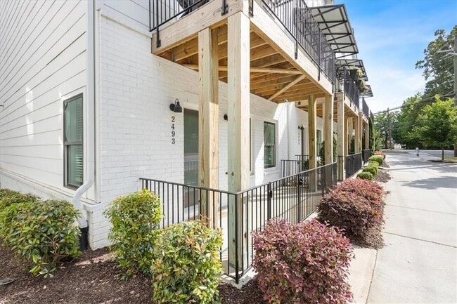 Photo - 2493 Sycamore Rd NW