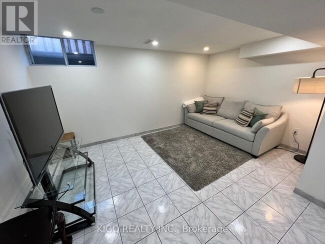 Photo - 5907 Ladyburn Crescent