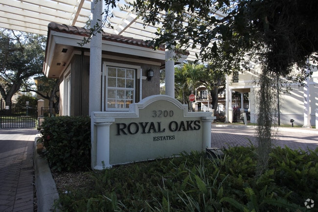 Royal Oaks Townhomes - Royal Oaks (PG Capital) -NEW