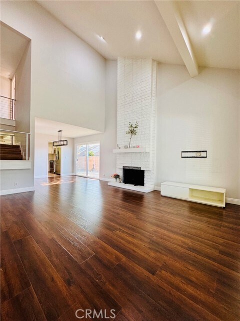 1413 W Moore Ave
