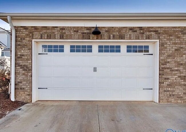 Photo - Pre-leasing for an April Move in-TOWN MADISON