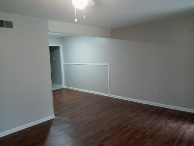 Photo - 687 Dickinson St