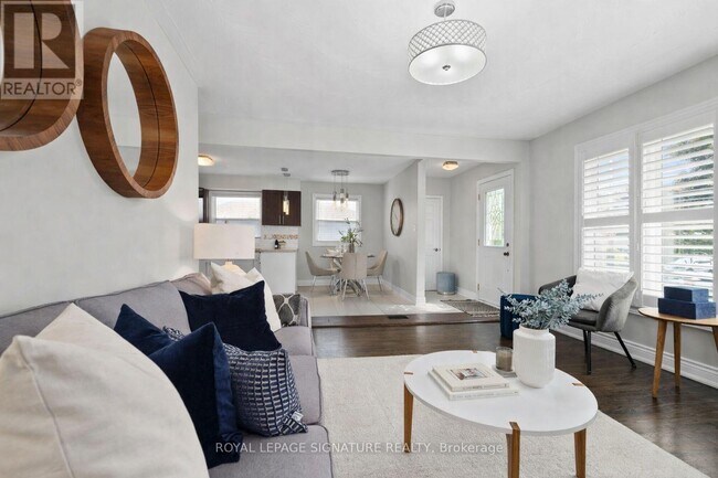 Photo - 621 Wychwood St