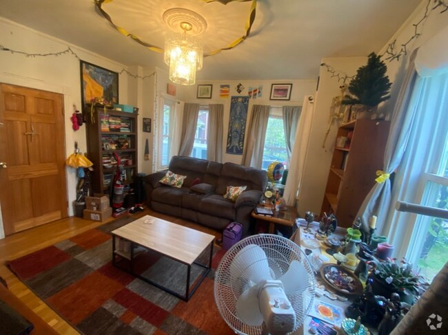 Building Photo - 23 Harrison St Unit 1 Rental