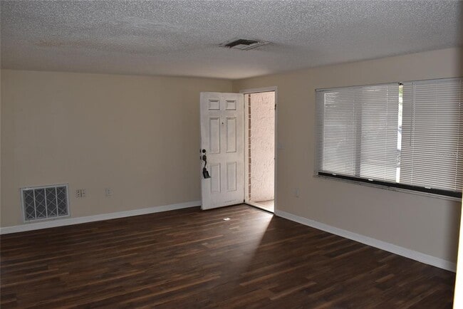 Photo - 7615 Karen Dr