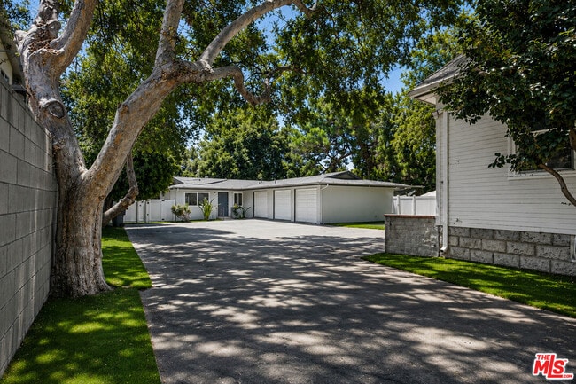 Photo - 1832 Summit Ave