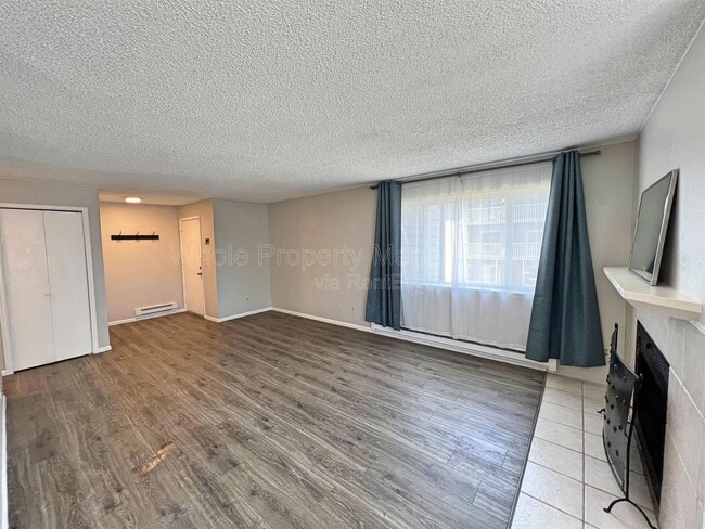 Building Photo - 8100 W Quincy Ave Unit Apt M6