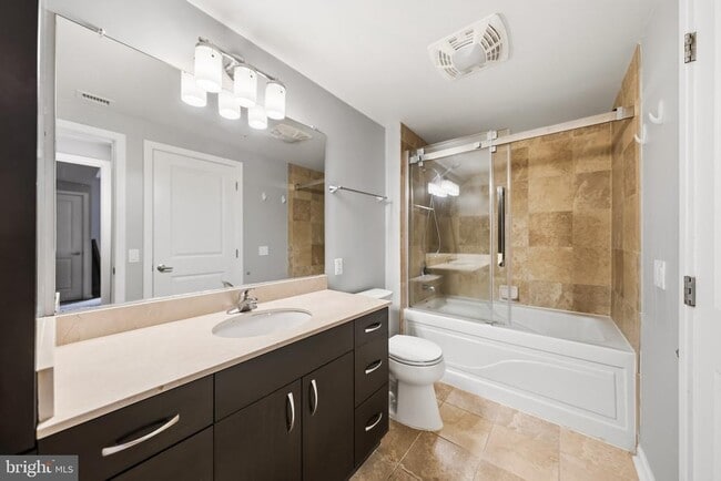 Photo - 440 L St NW Unidad 407