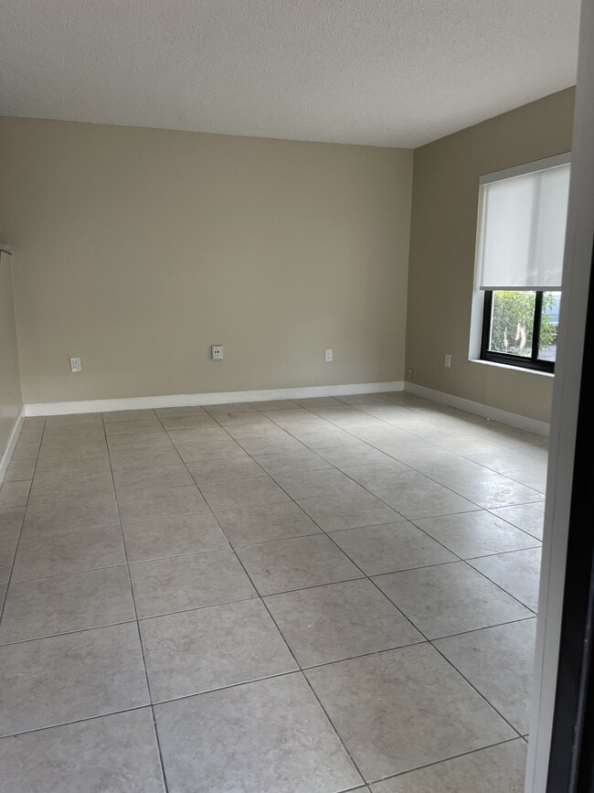 Photo - 4702 SW 67th Ave