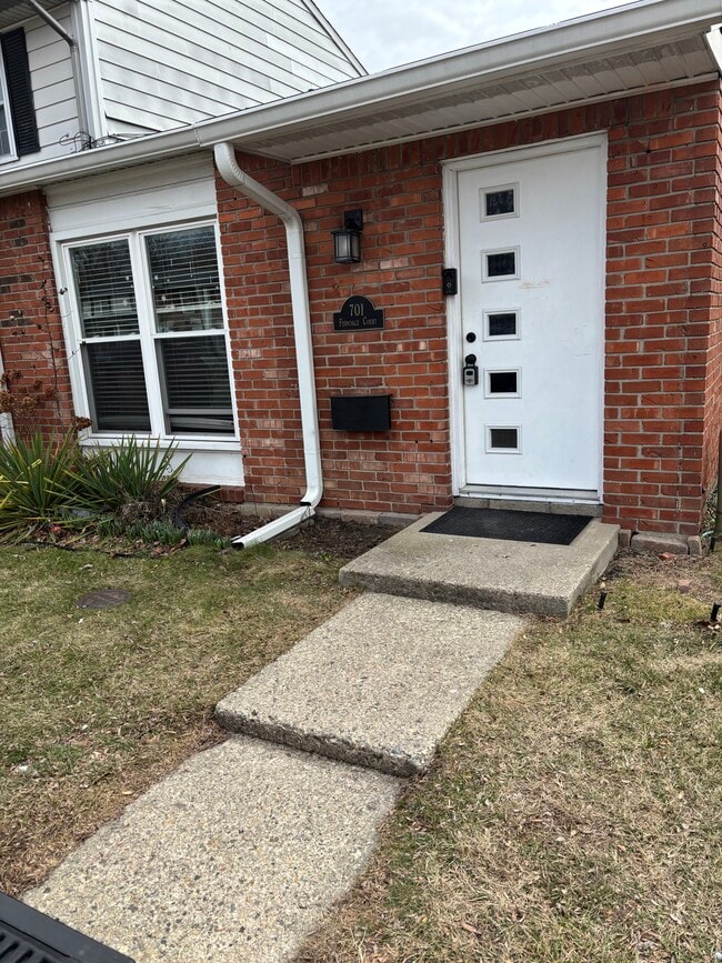 Front door - 701 Ferndale Ct Unit 701 Ferndale Court