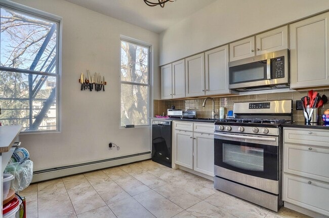 Building Photo - 169 Ogden Ave. Unit 2