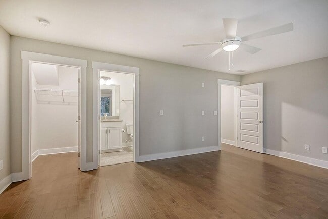 Photo - Available April 10th. Great 3 BR/3.5 BA Townhouse in Park Circle!