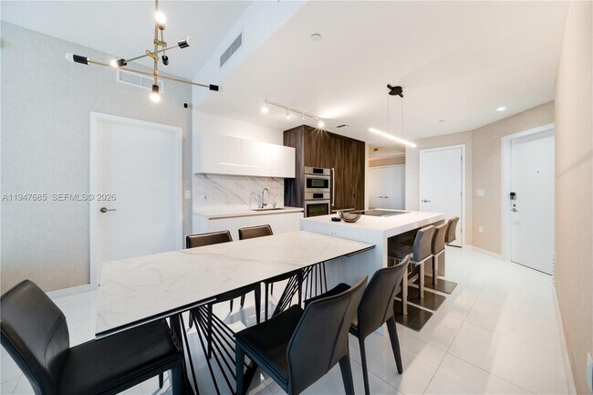 Photo - 851 NE 1st Ave Unidad 3408