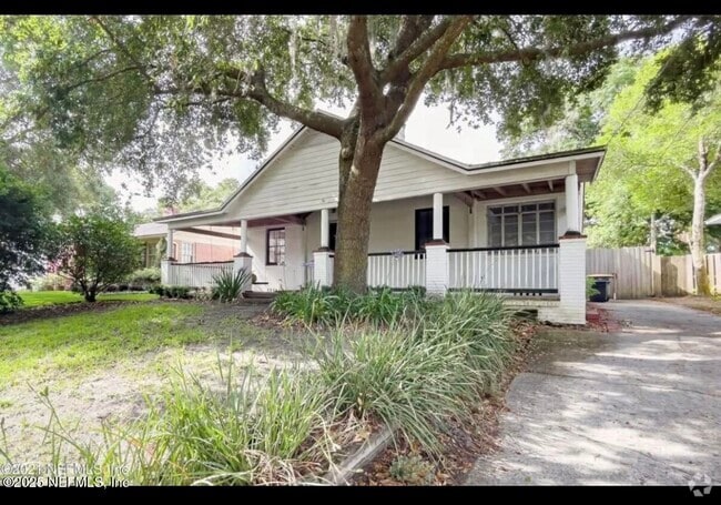 Building Photo - 1802 Kingswood Rd Rental