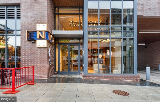 Photo - 70 N St SE Unidad N912