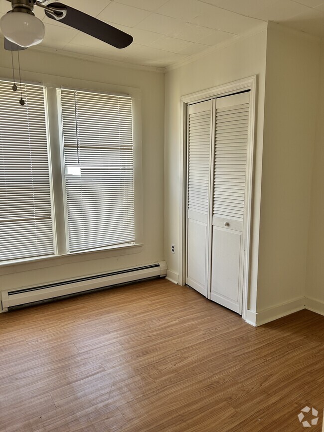 Building Photo - 188 Oak St Unit 1 Rental