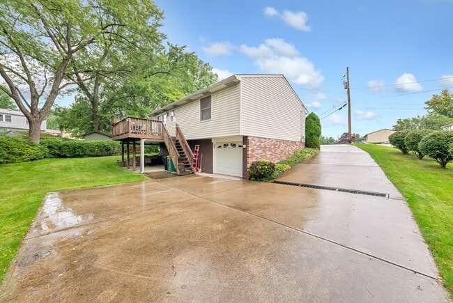 Photo - 236 Cresthaven Ln