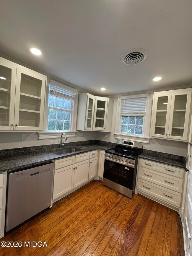 1136 Linden Ave
