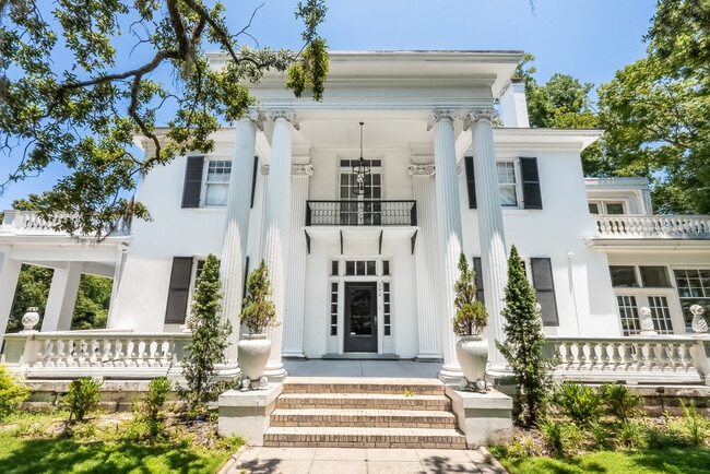 Photo - 602 E Victory Dr