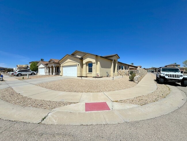 Building Photo - East El Paso 4 bed/ 2 Bath Refrig A/C Home