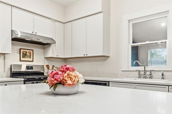 Photo - 603 Crockett St
