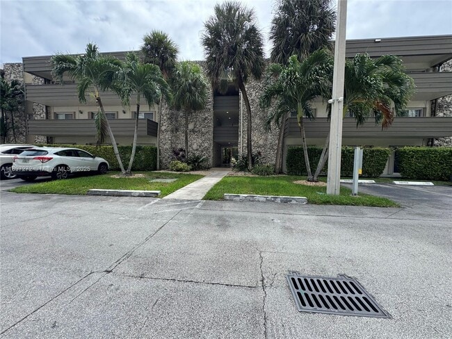 Building Photo - 8315 SW 72nd Ave Unit 101B