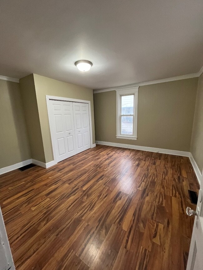 Photo - 829 S Main St