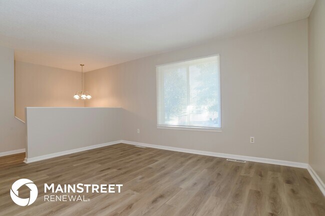 Photo - 1306 Queens Ct