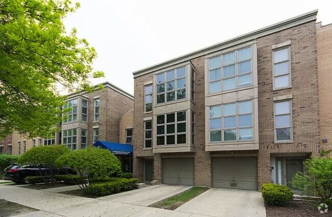 Building Photo - 2345 N Wayne Ave Rental