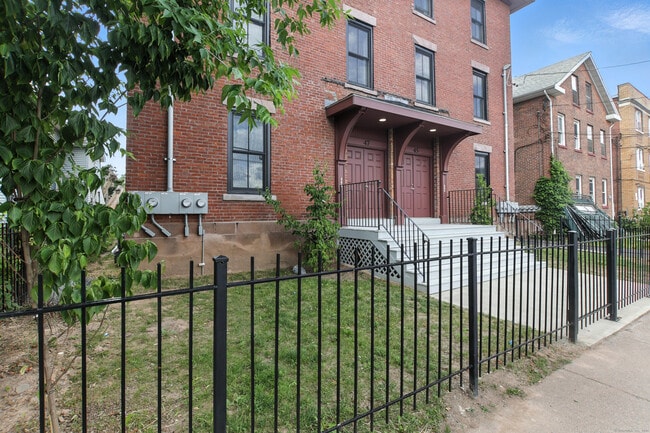 Building Photo - 45 Squire St Rental