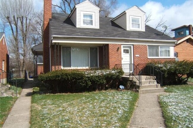 Building Photo - 2243 Lakeview Ave