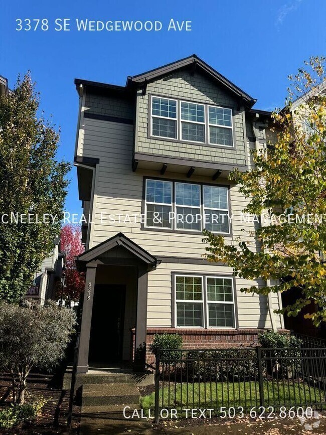 Building Photo - Great 4 Bedroom Townhouse in SE Hillsboro!