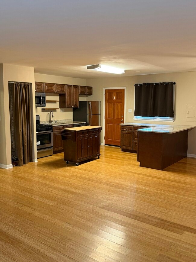 Photo - 2403 Meadow Dr