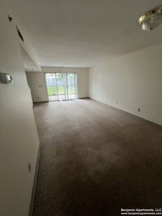 Photo - 140 North Beacon St Unidad 2B Rental