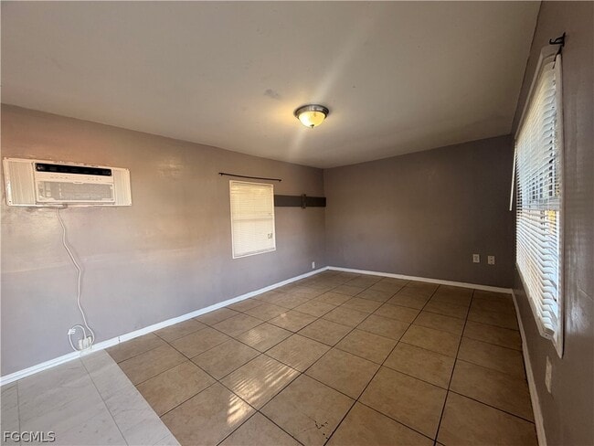 Photo - 2016 Queen St