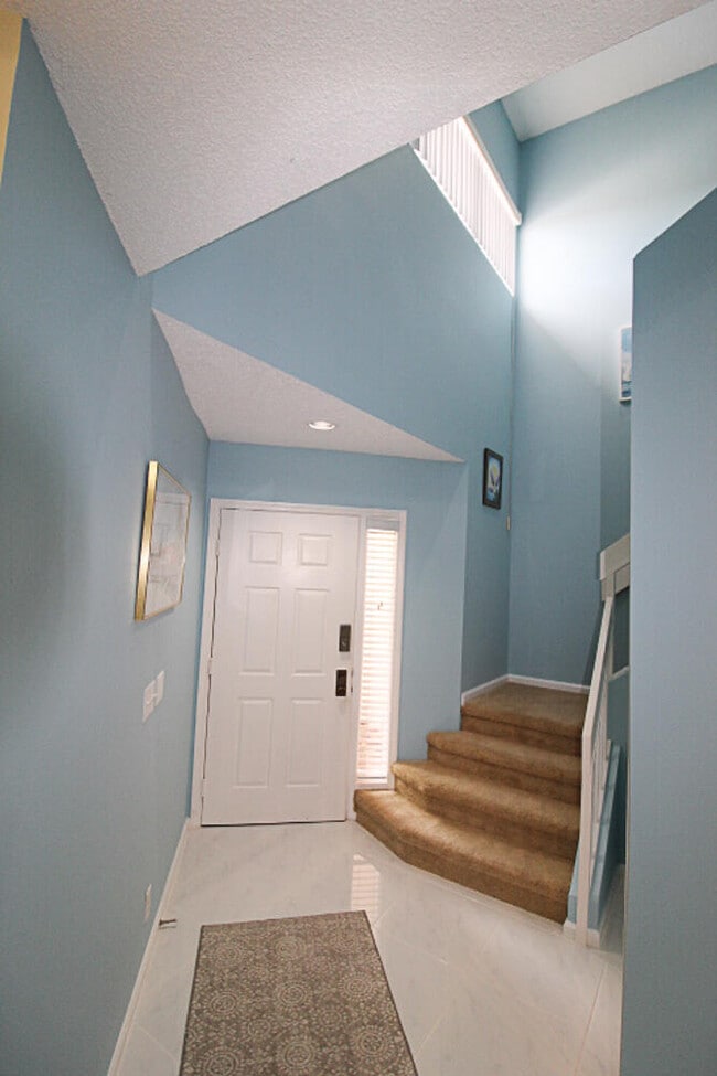 Photo - 886 Windermere Way