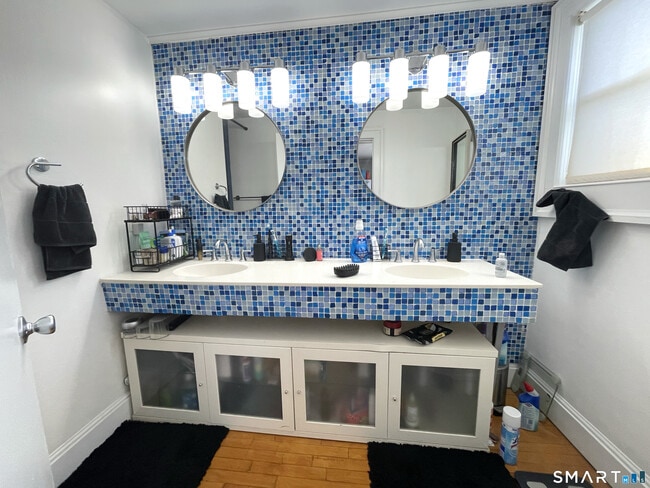 Photo - 272 St John St Unit 1