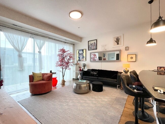 Photo - Luxury Condo Living in the Heart of Excelsior & Grand - Underground parking -Available NOW!