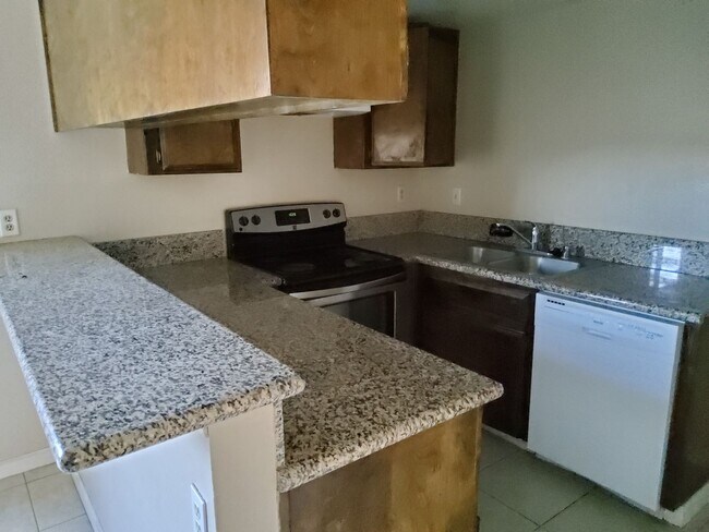 7909 S Laurelglen Blvd Unit 7909 S Laurelglen Unit B