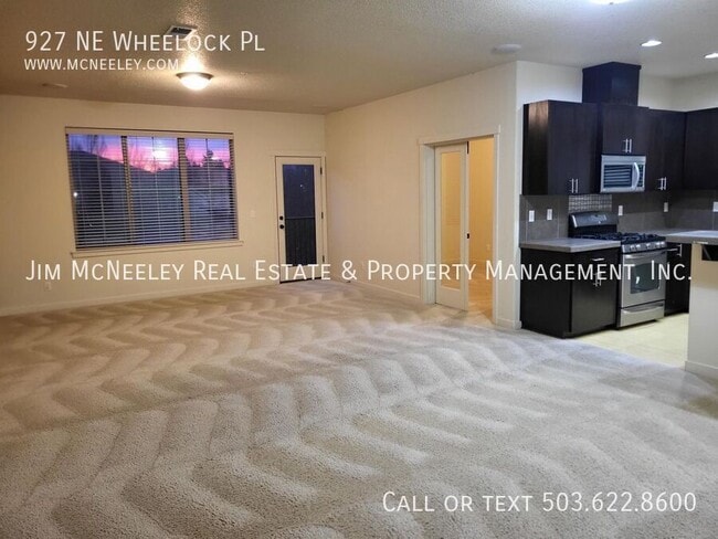 Photo - 927 NE Wheelock Pl