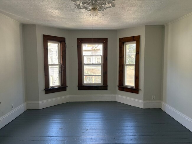 Building Photo - 118 Bracewell Ave Unit 2W