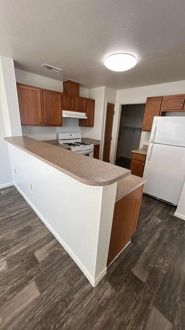 1201 Dakota Dr