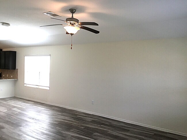 Photo - 5728 Southerner Way